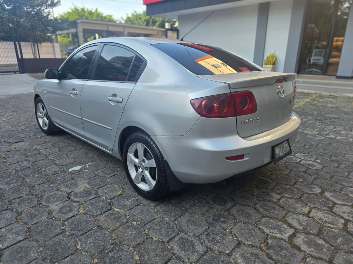 MAZDA 3 - 2005                                        