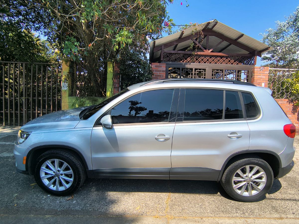 VOLKSWAGEN TIGUAN - 2018                                        