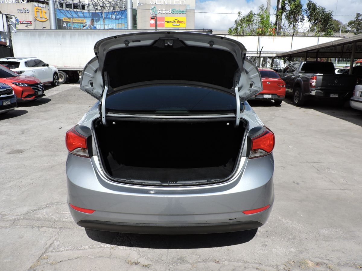 HYUNDAI ELANTRA - 2015                                        