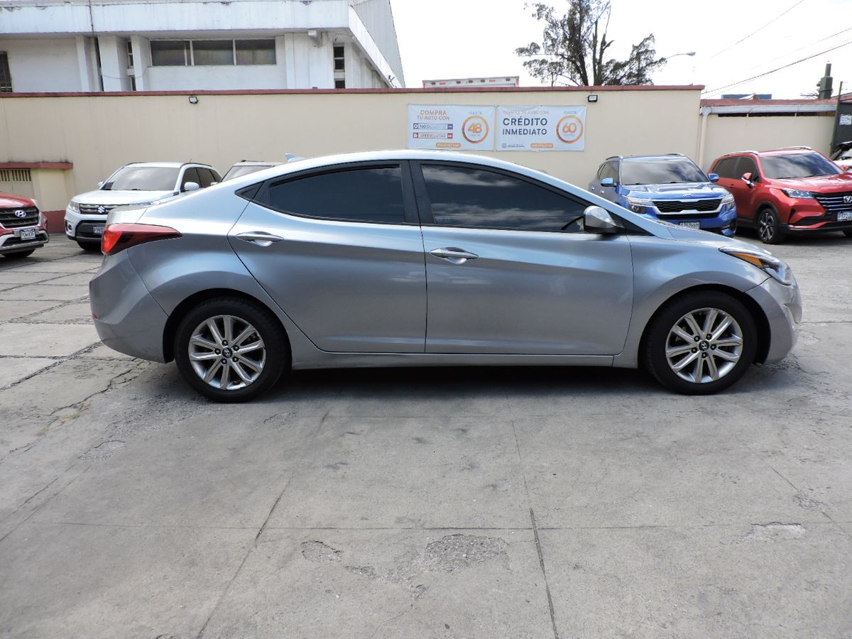 HYUNDAI ELANTRA - 2015                                        