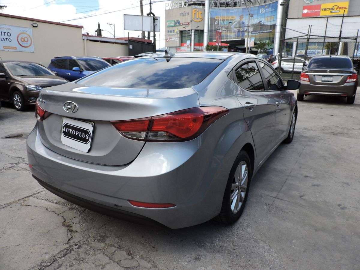 HYUNDAI ELANTRA - 2015                                        