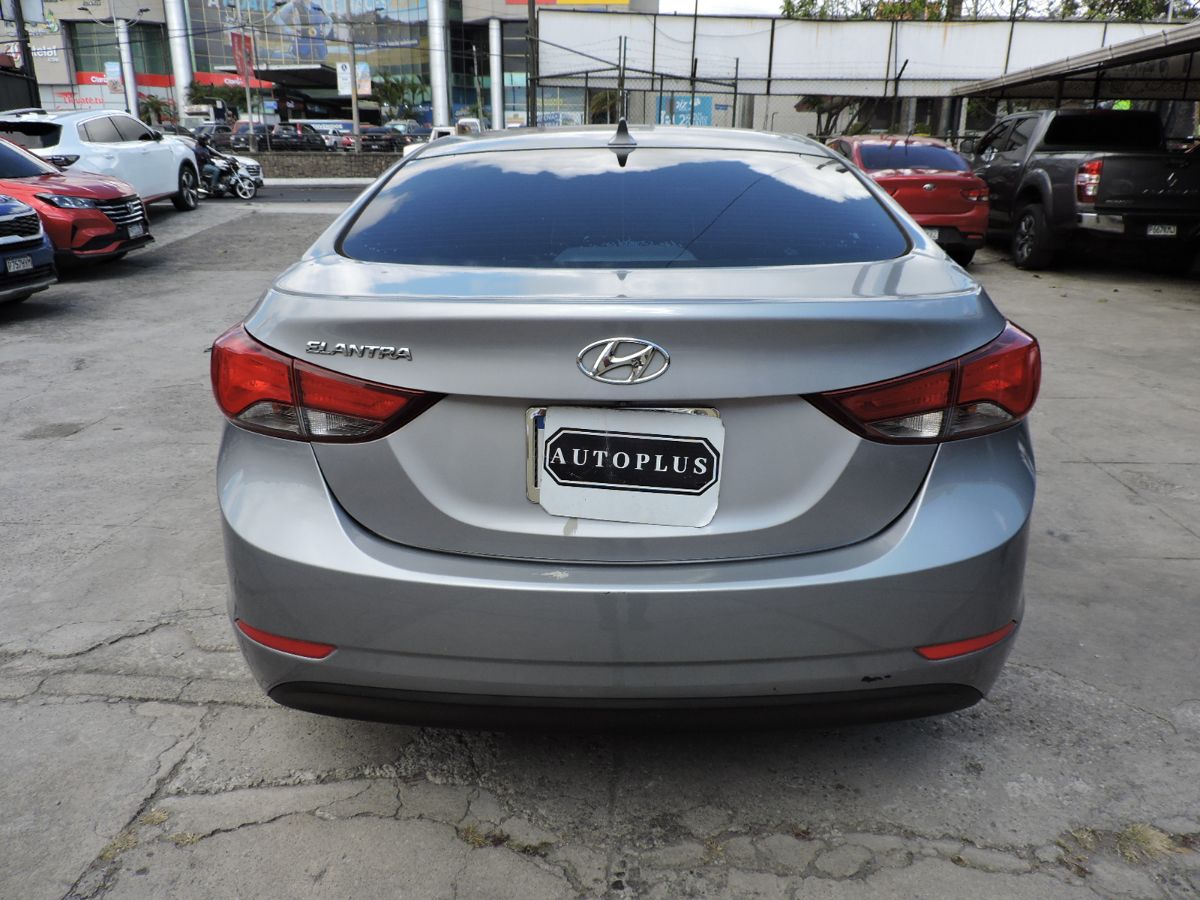 HYUNDAI ELANTRA - 2015                                        