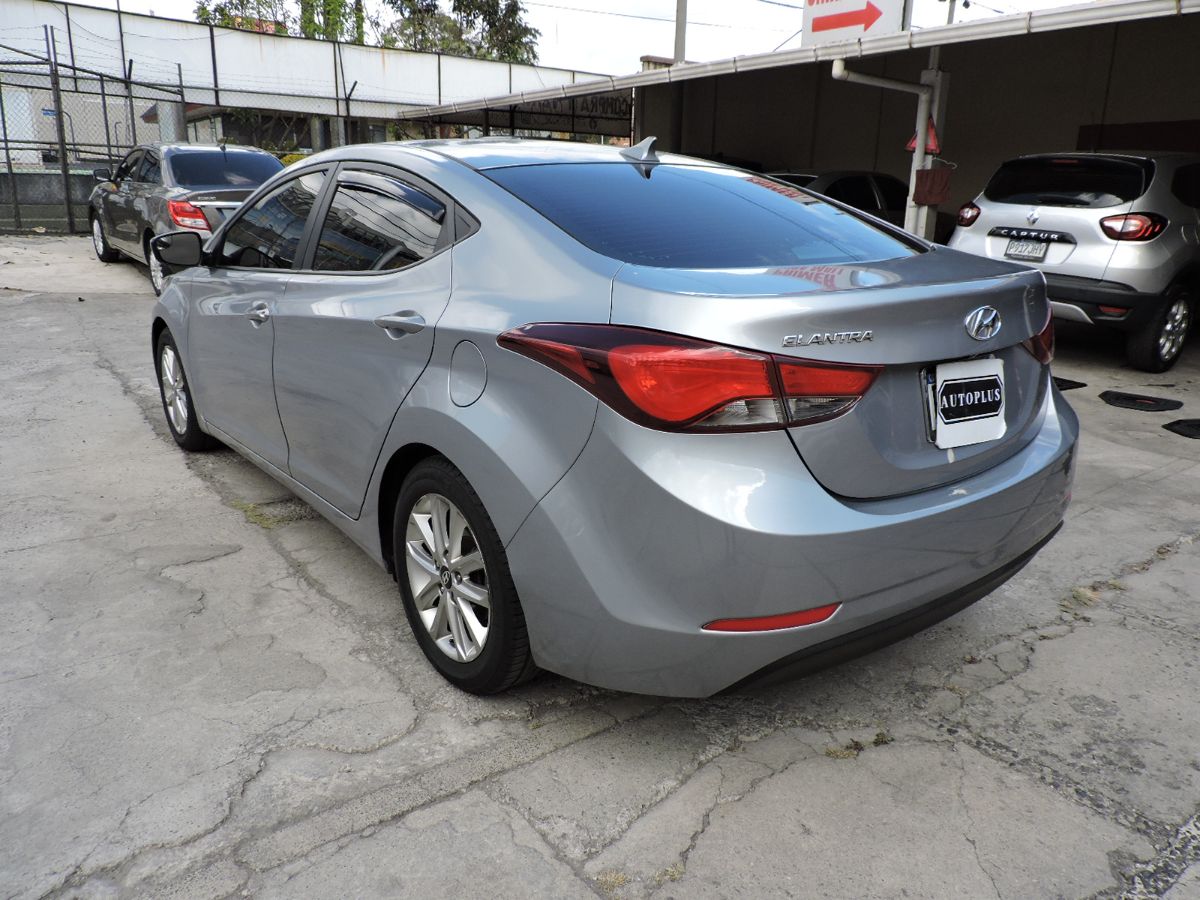 HYUNDAI ELANTRA - 2015                                        