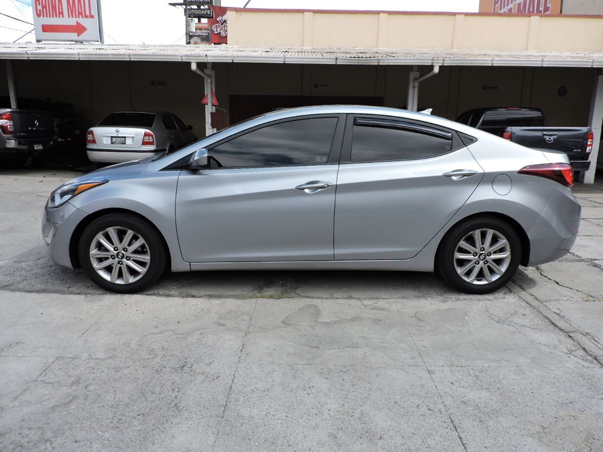 HYUNDAI ELANTRA - 2015                                        