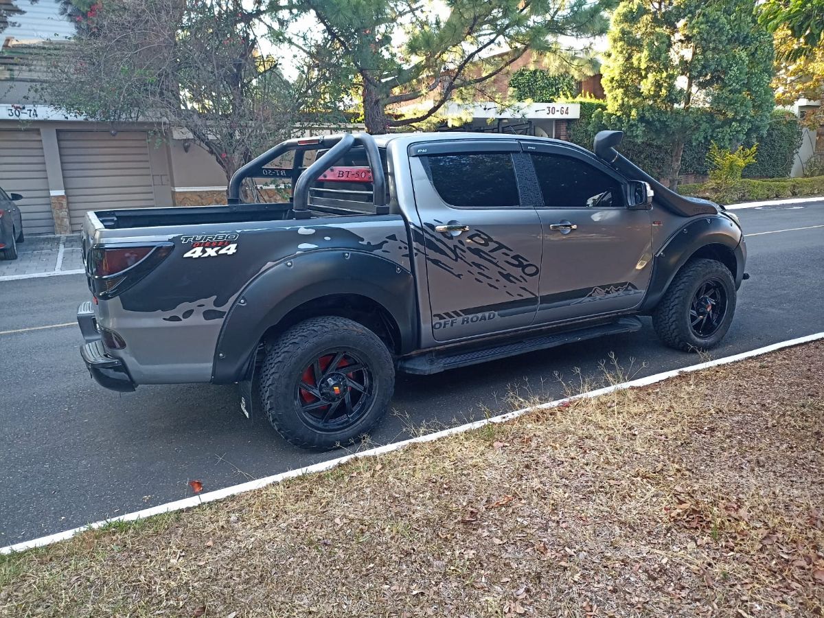 MAZDA BT-50 - 2013                                        