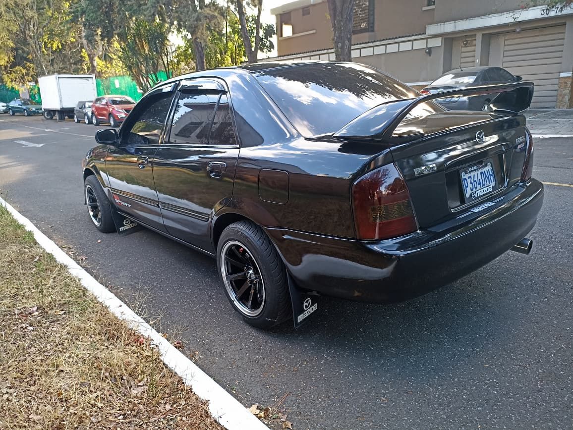MAZDA PROTEGE - 2000                                        