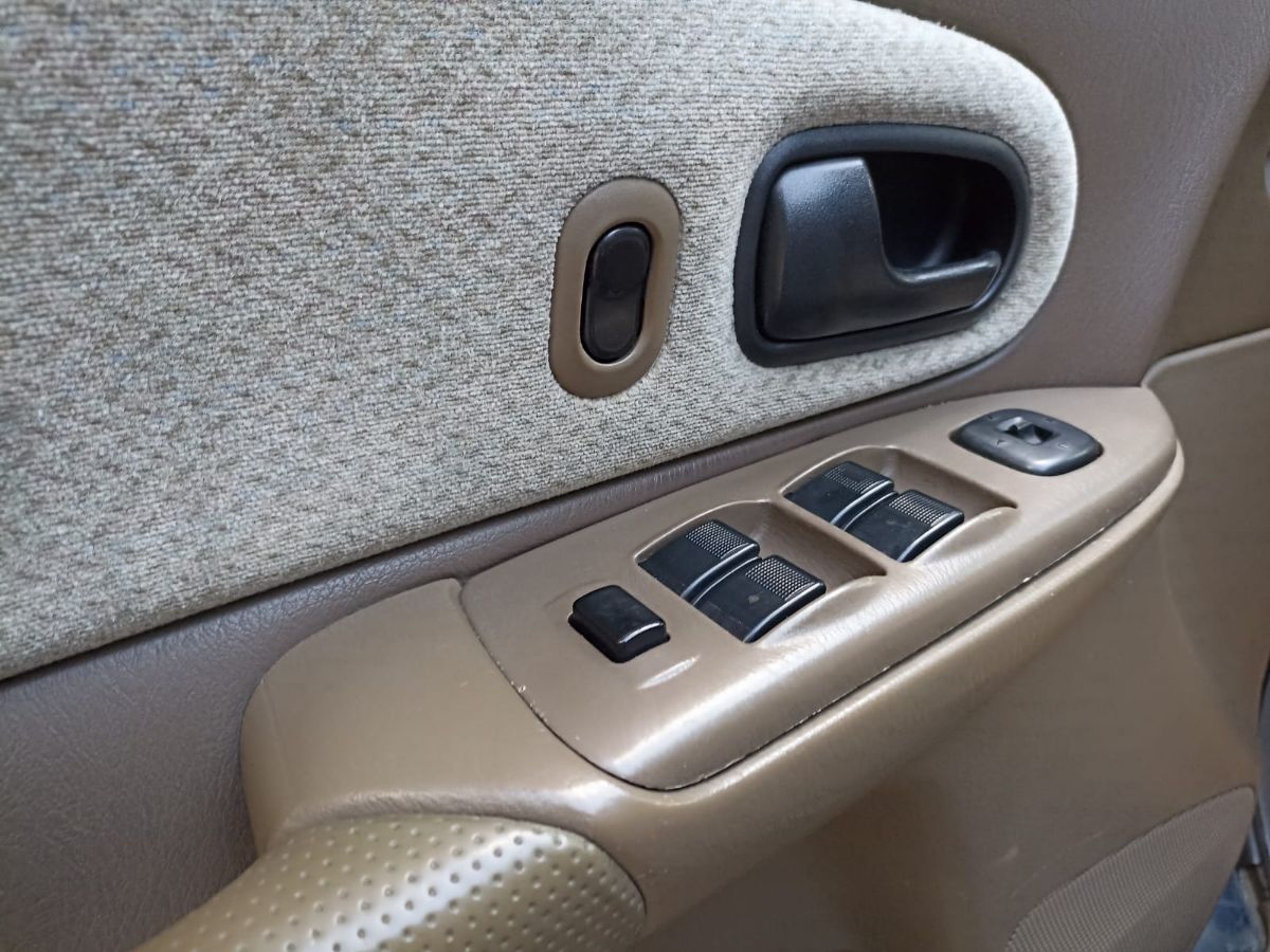 MAZDA PROTEGE - 2000                                        