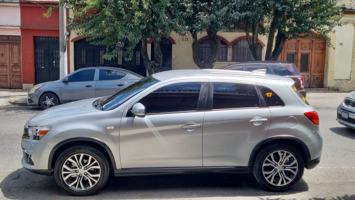 MITSUBISHI OUTLANDER SPORT - 2017                                        