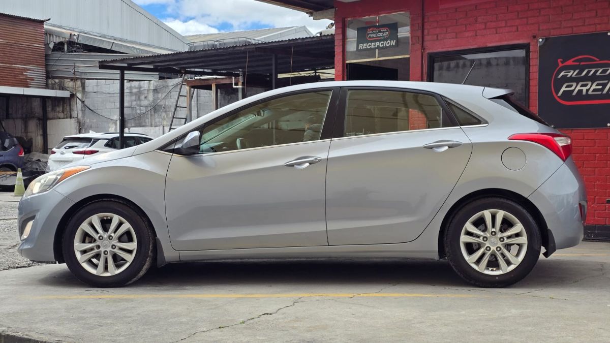 HYUNDAI ELANTRA - 2014                                        