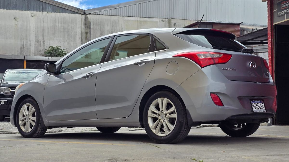 HYUNDAI ELANTRA - 2014                                        