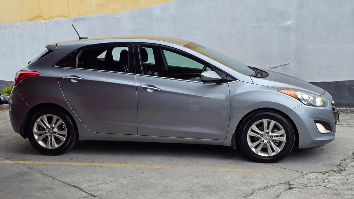 HYUNDAI ELANTRA - 2014                                        