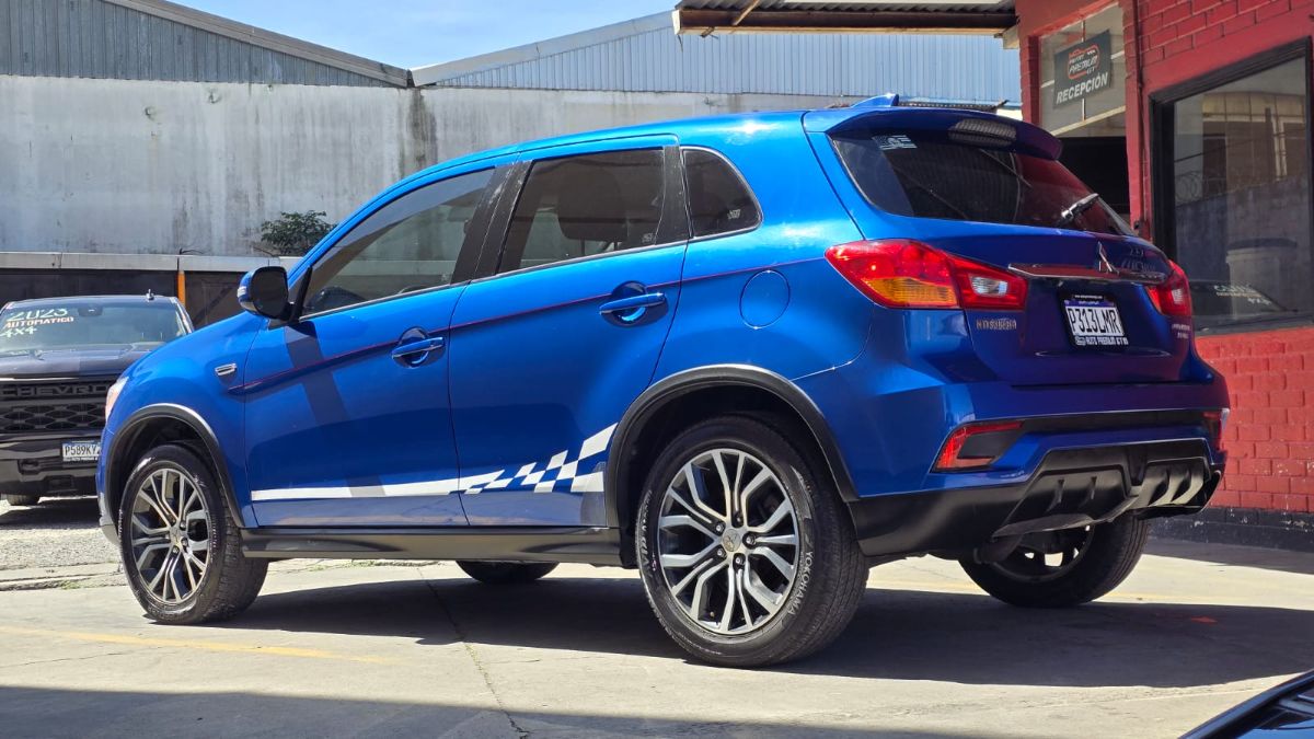 MITSUBISHI OUTLANDER SPORT - 2018                                        