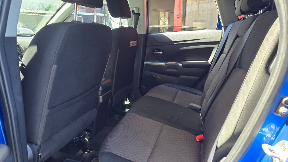 MITSUBISHI OUTLANDER SPORT - 2018                                        