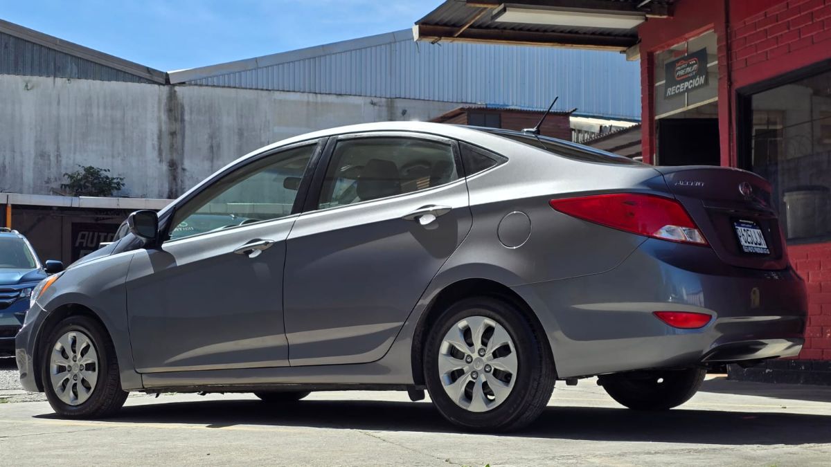 HYUNDAI ACCENT - 2016                                        