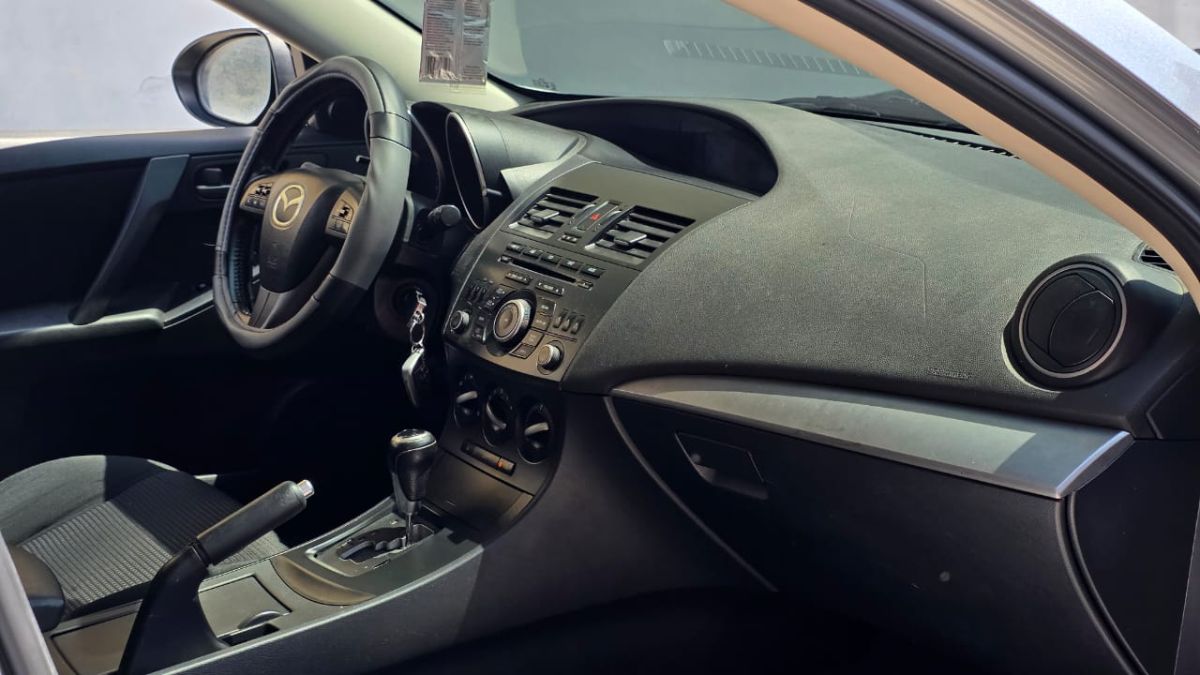 MAZDA 3 TOURING - 2012                                        