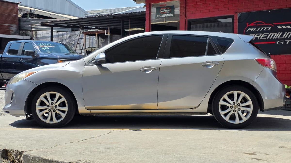 MAZDA 3 TOURING - 2012                                        