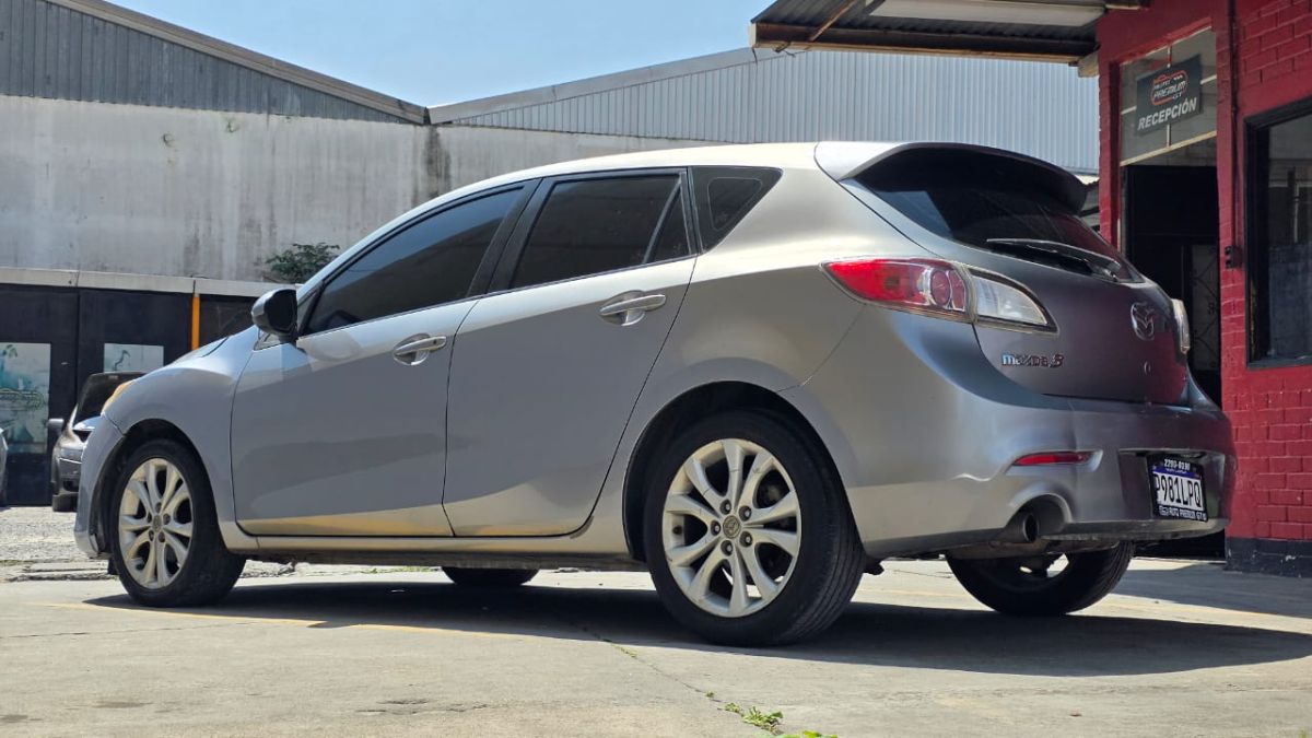 MAZDA 3 TOURING - 2012                                        