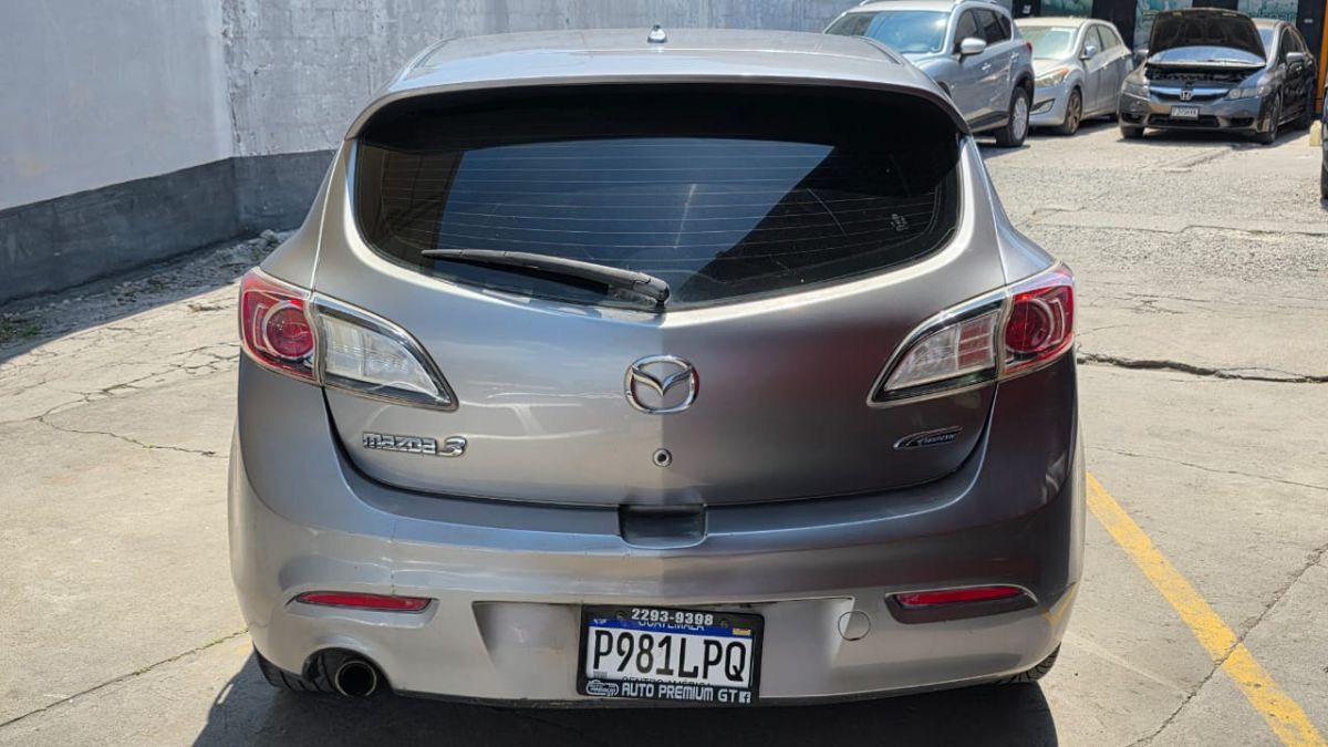 MAZDA 3 TOURING - 2012                                        