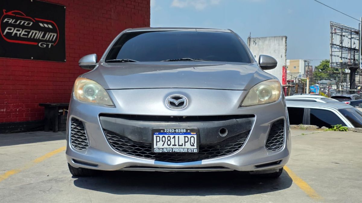 MAZDA 3 TOURING - 2012                                        