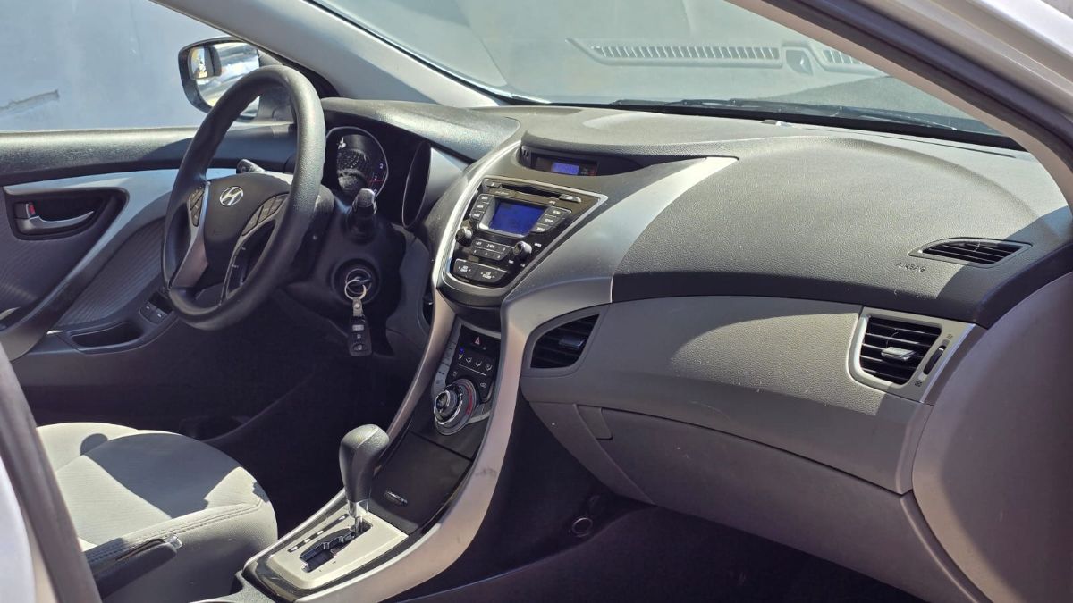 HYUNDAI ELANTRA - 2013                                        