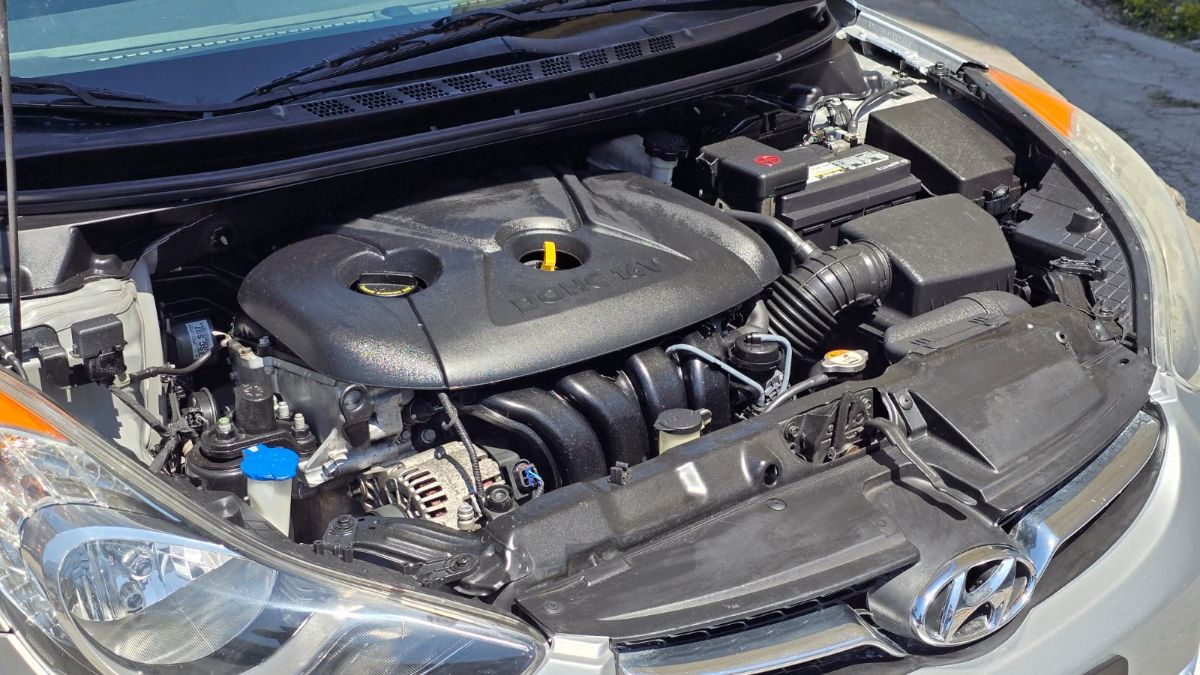 HYUNDAI ELANTRA - 2013                                        