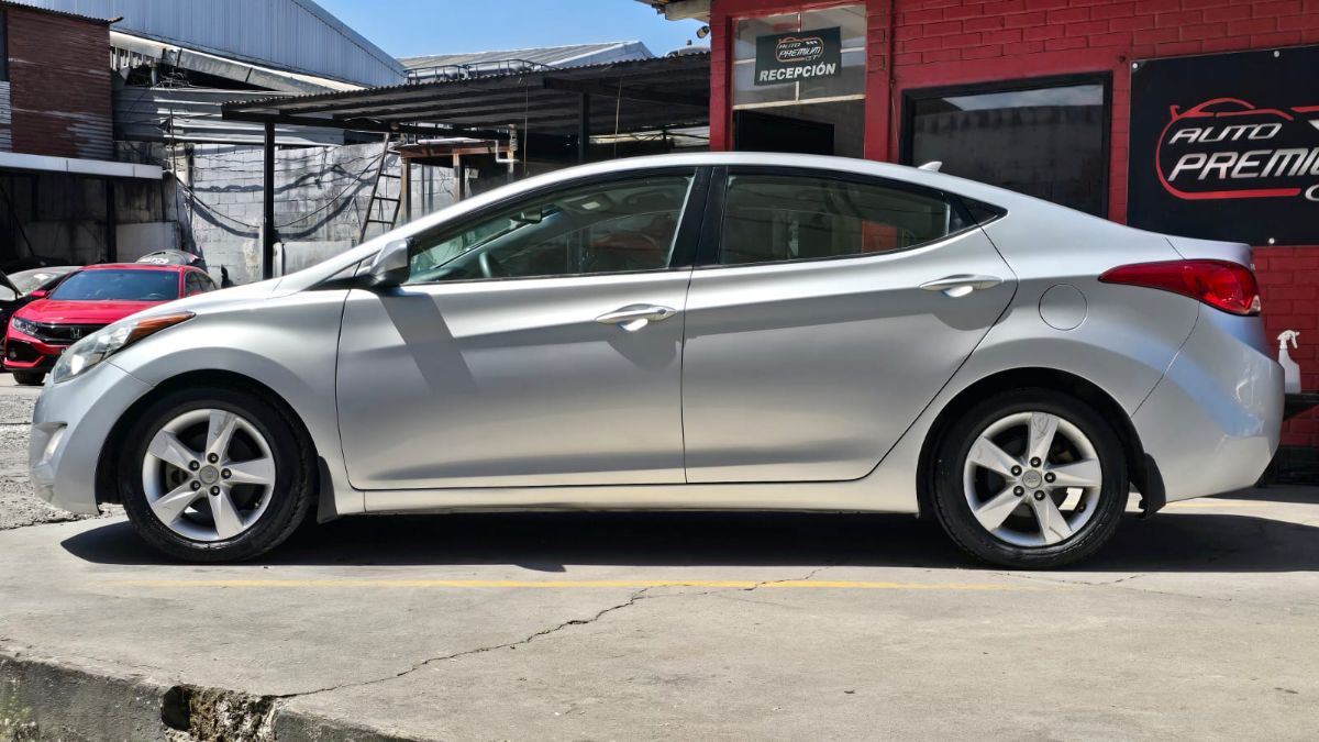 HYUNDAI ELANTRA - 2013                                        
