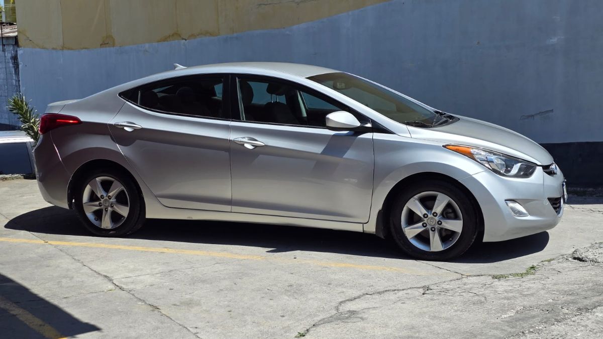 HYUNDAI ELANTRA - 2013                                        