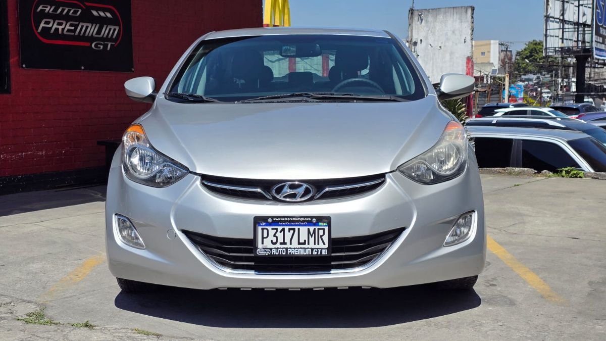 HYUNDAI ELANTRA - 2013                                        