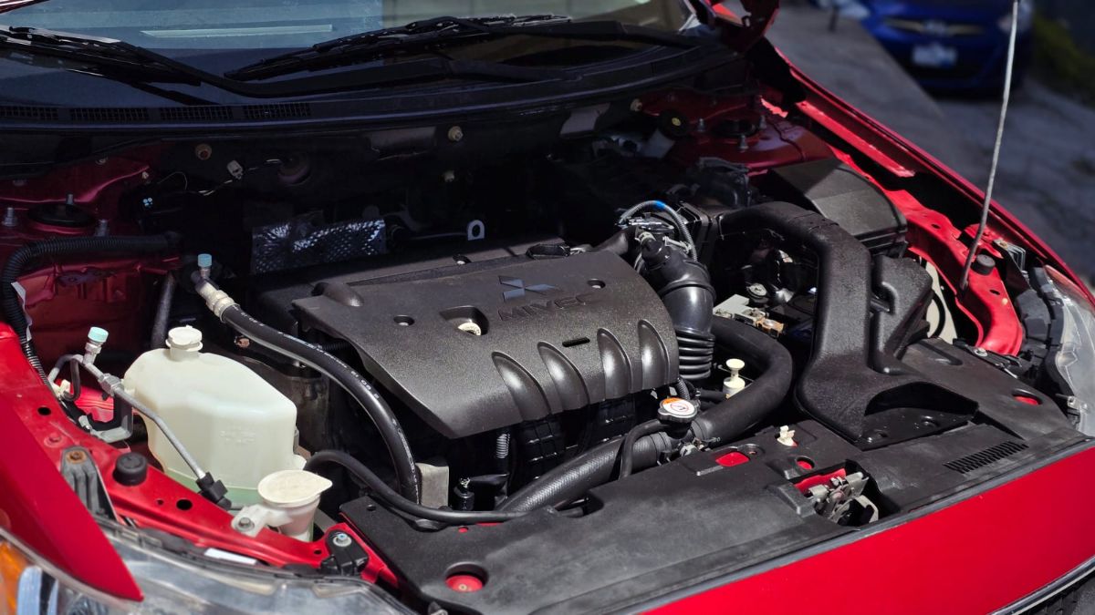 MITSUBISHI LANCER - 2016                                        