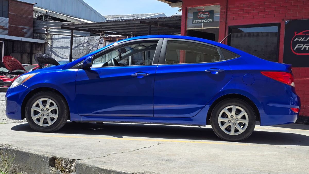 HYUNDAI ACCENT - 2014                                        