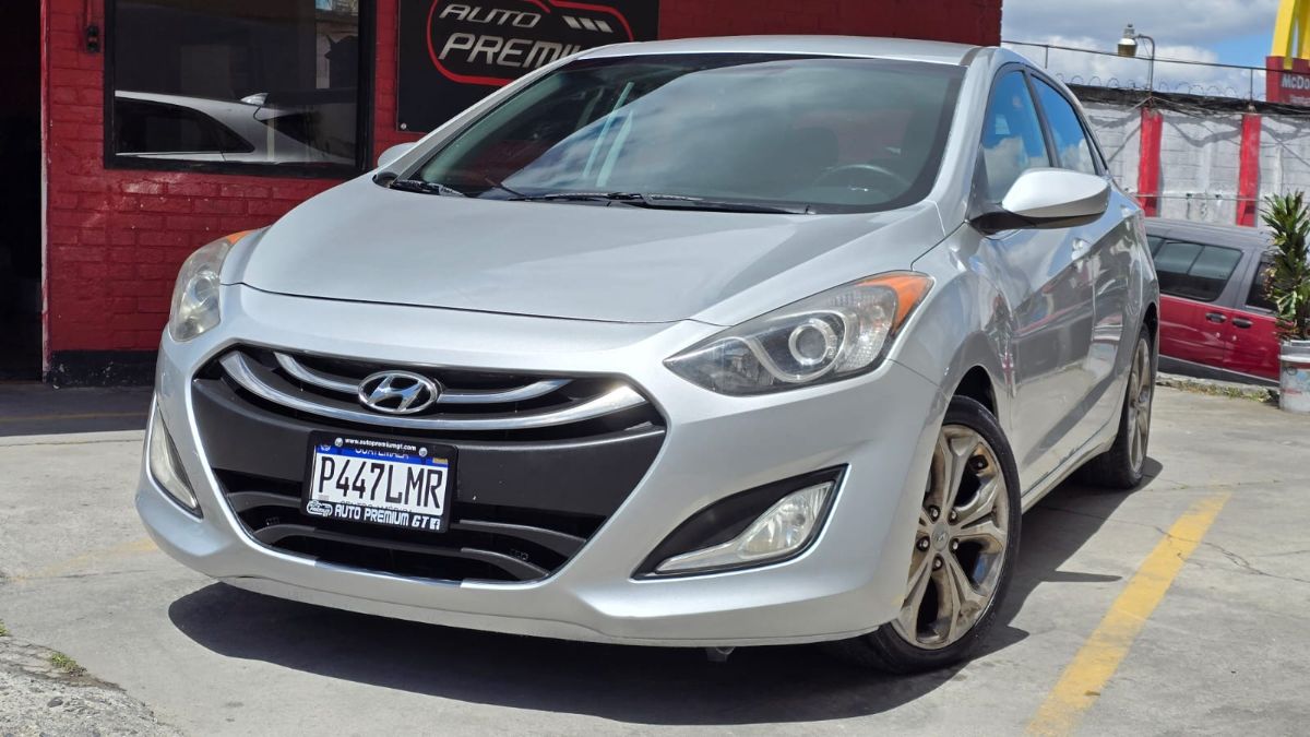 HYUNDAI ELANTRA - 2013                                        