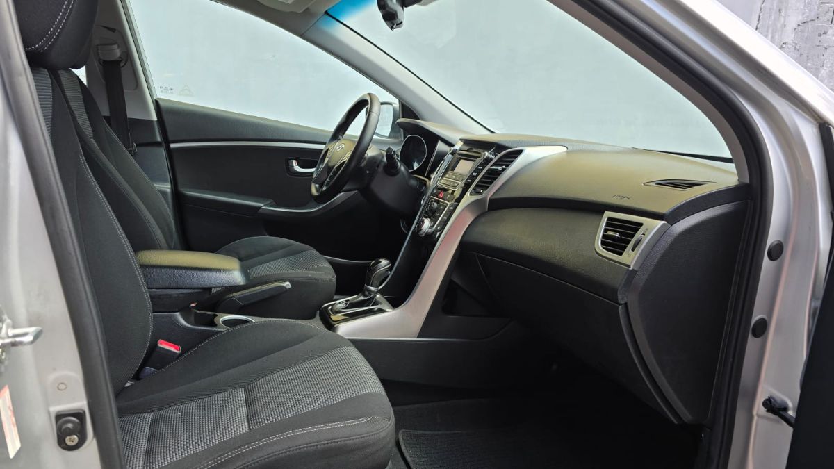 HYUNDAI ELANTRA - 2013                                        