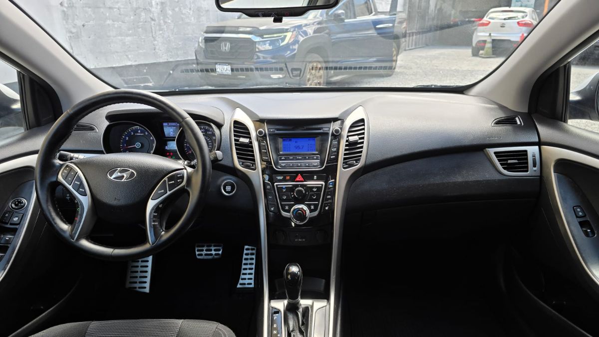 HYUNDAI ELANTRA - 2013                                        