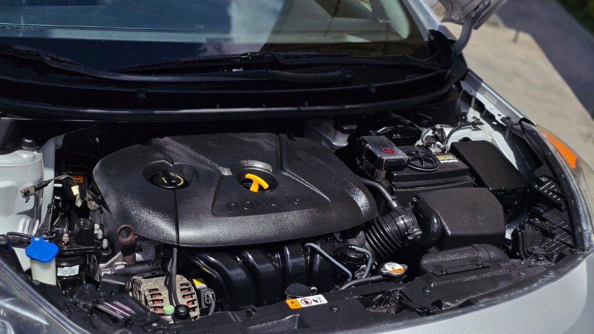 HYUNDAI ELANTRA - 2013                                        