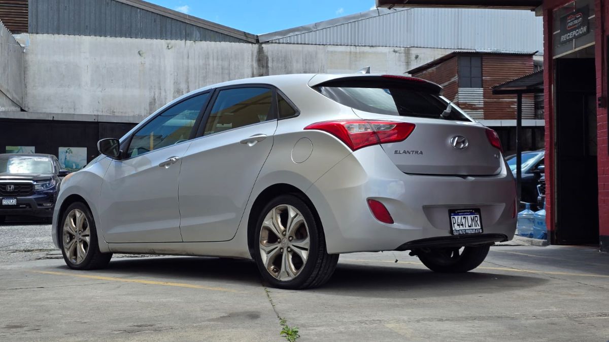 HYUNDAI ELANTRA - 2013                                        