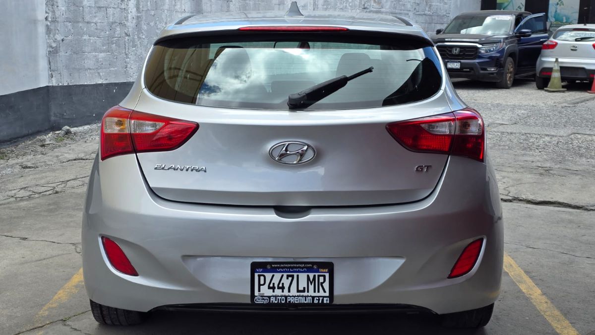 HYUNDAI ELANTRA - 2013                                        