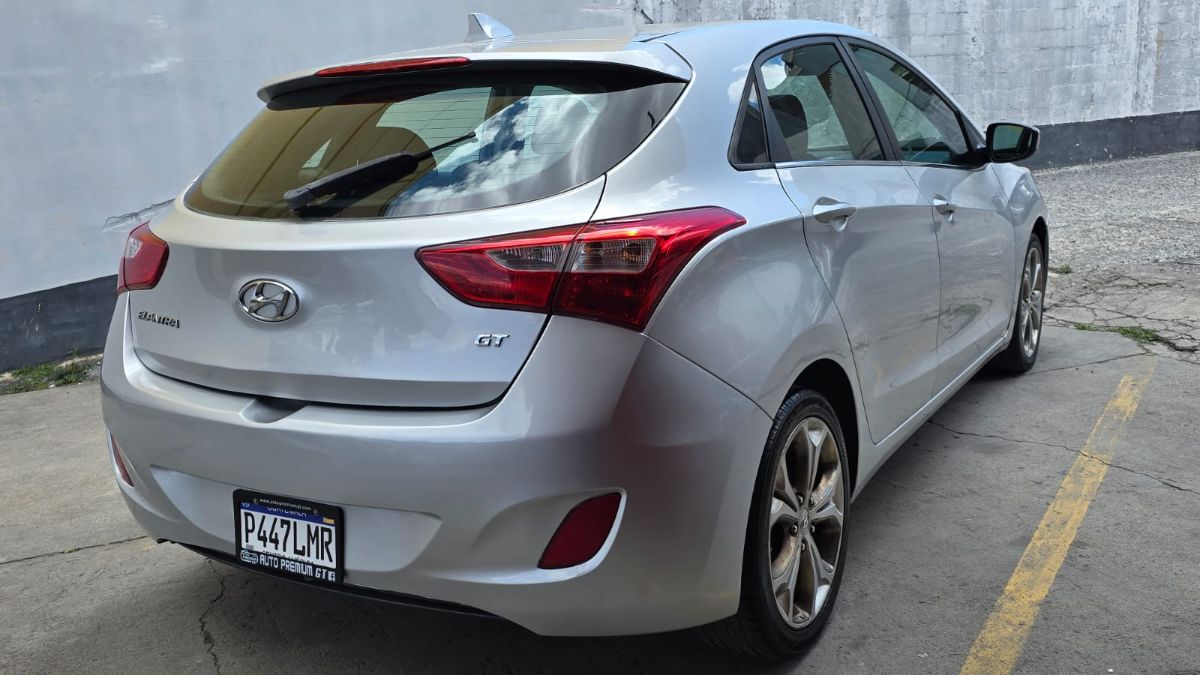 HYUNDAI ELANTRA - 2013                                        
