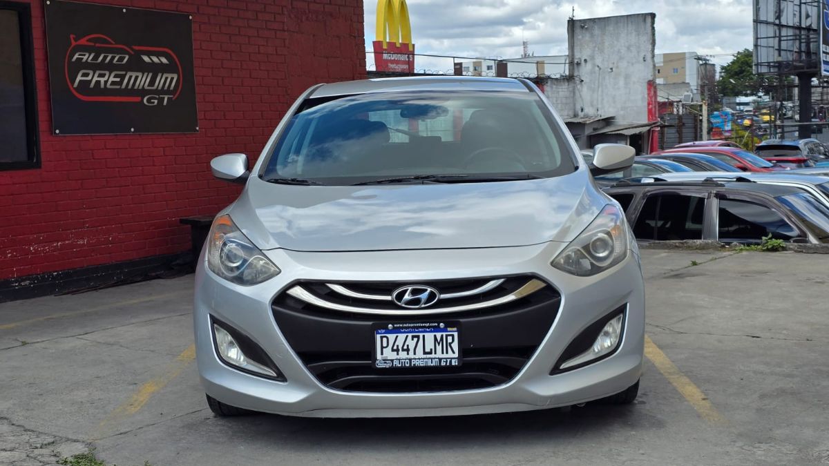 HYUNDAI ELANTRA - 2013                                        