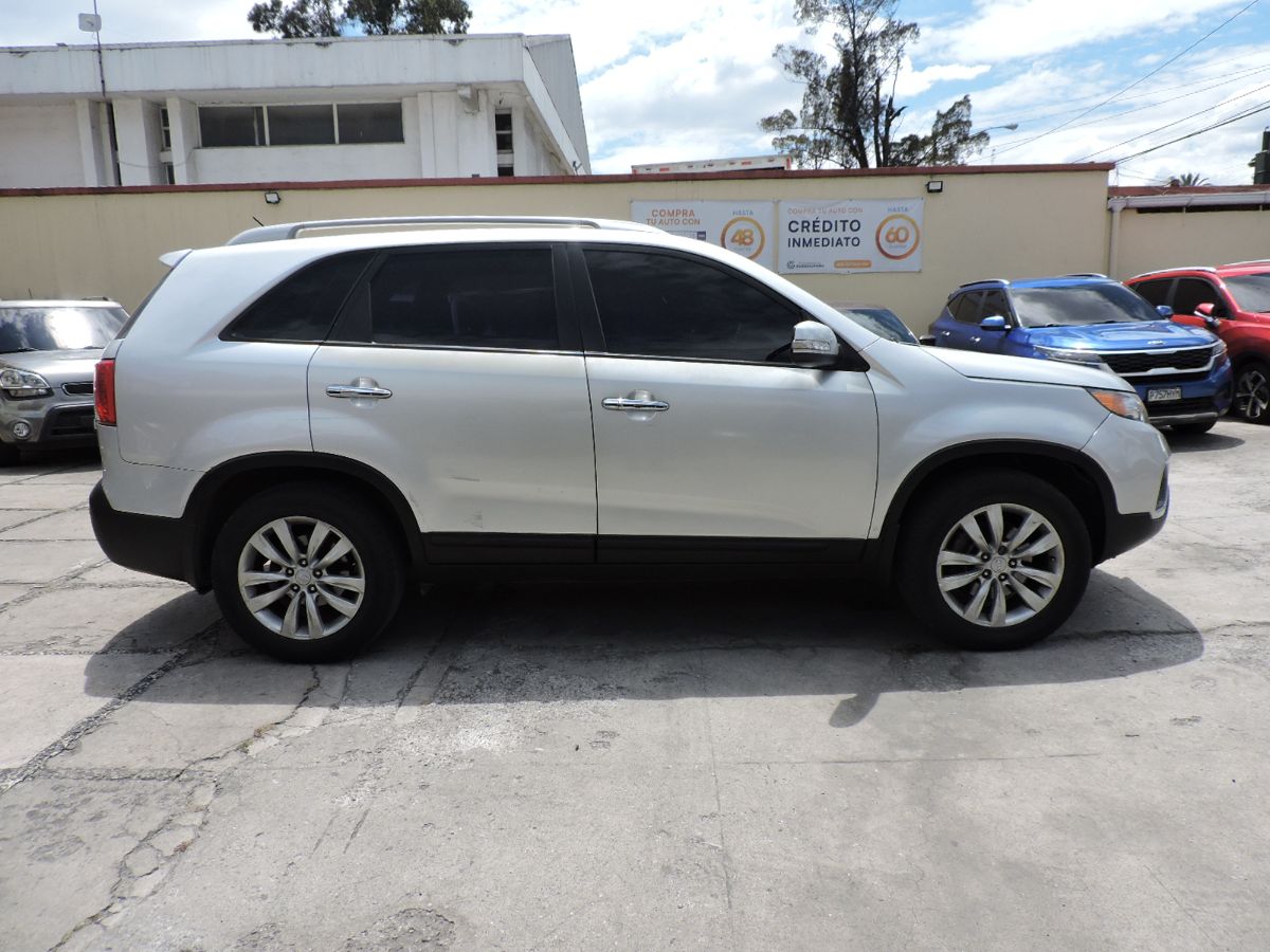 KIA SORENTO - 2012                                        