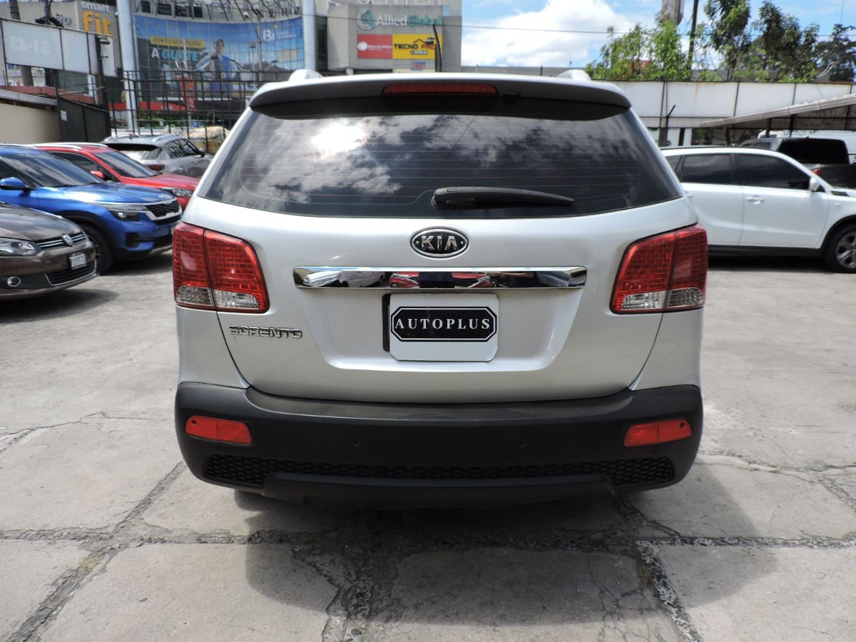 KIA SORENTO - 2012                                        