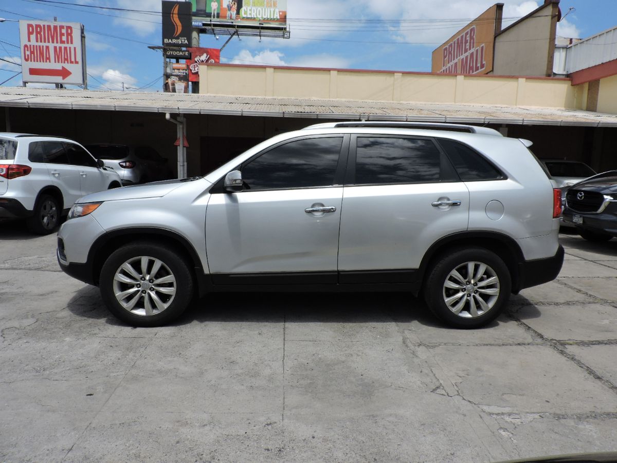 KIA SORENTO - 2012                                        