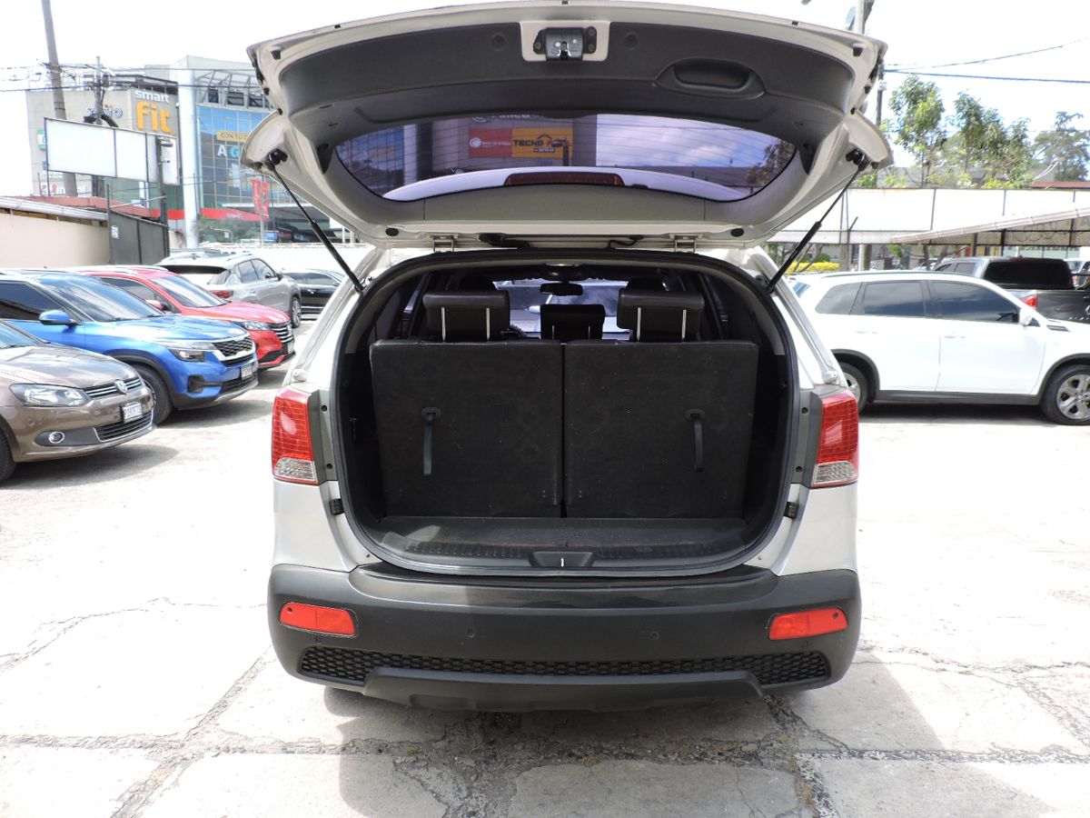 KIA SORENTO - 2012                                        