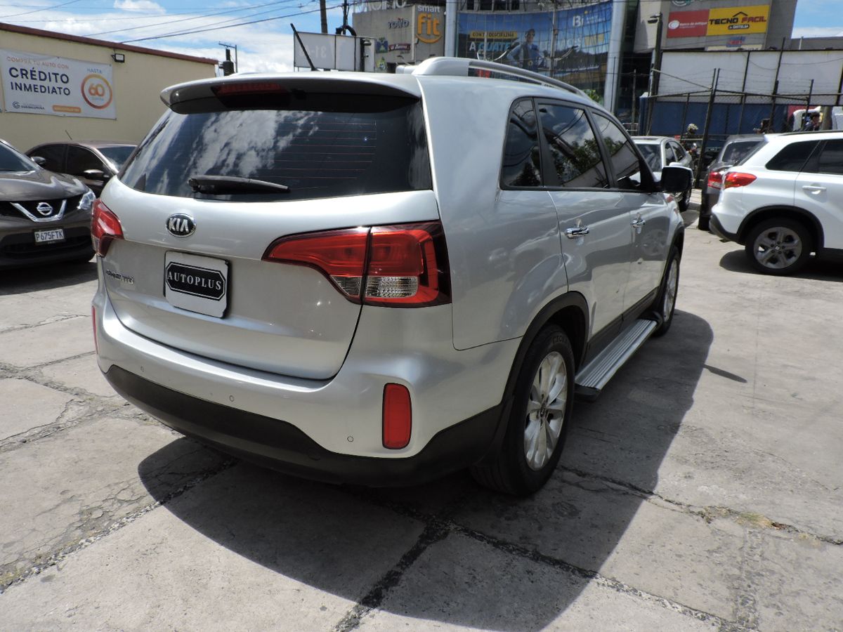 KIA SORENTO - 2013                                        