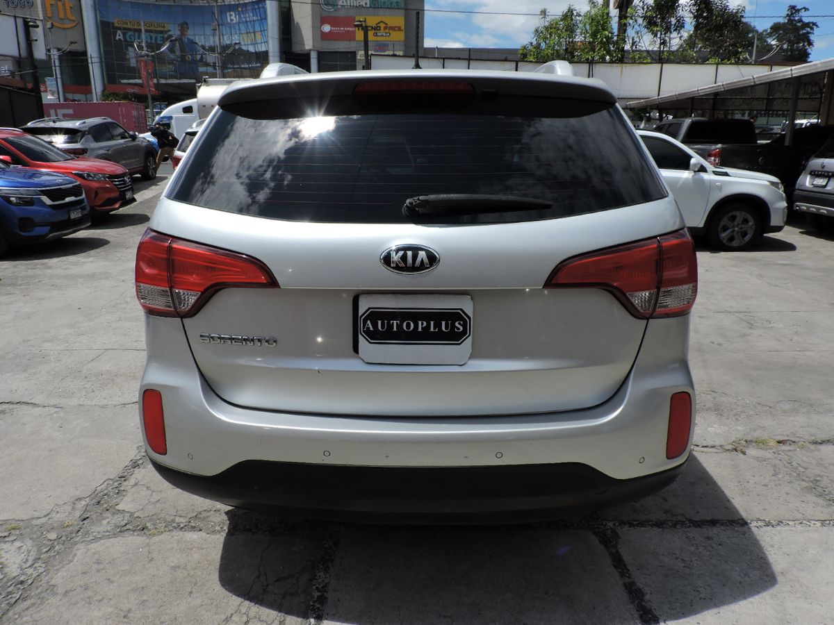 KIA SORENTO - 2013                                        