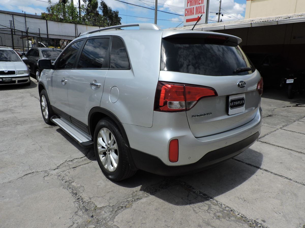 KIA SORENTO - 2013                                        