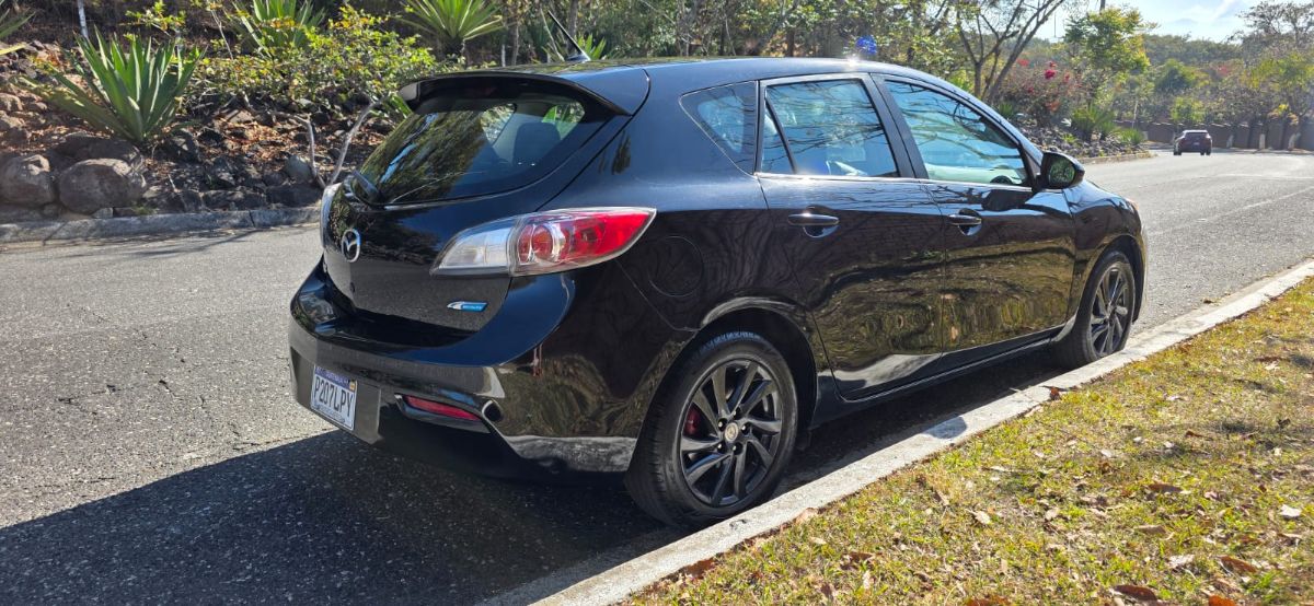 MAZDA 3 TOURING - 2013                                        