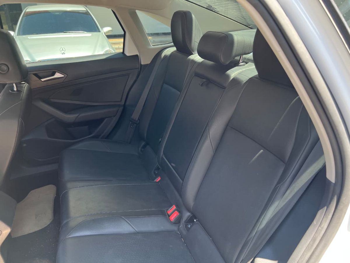 VOLKSWAGEN JETTA - 2019                                        