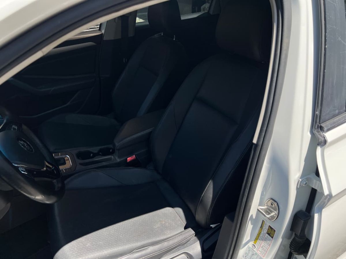 VOLKSWAGEN JETTA - 2019                                        