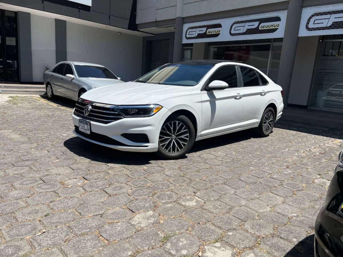 VOLKSWAGEN JETTA - 2019                                        