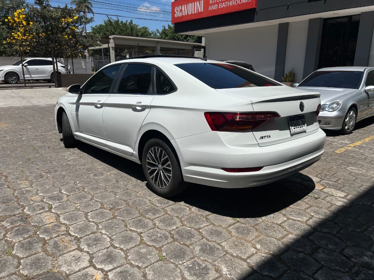 VOLKSWAGEN JETTA - 2019                                        